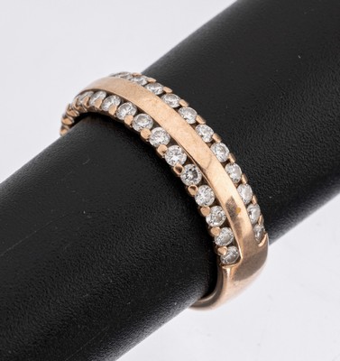 8 kt Gold Brillant-Ring, RoseG 333/000, 34 Brillanten zus. ca. 0.68 ct feines Weiß/si (Angaben grav.), RW 54, Hersteller RAUSCHMAYER, ca. 4.4 g, ...