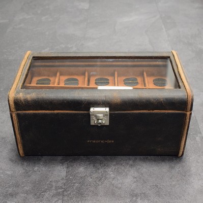 Hochwertige Lederbox für20 Uhren bezeichnet Friedrich 23, innen vergl., 2 Ebenen, M. ca. 17 x 35,5 x 19,5 cm, in gutem, gebrauchsfähigem Zustand