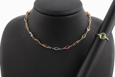 14 kt Gold Farbstein-Schmuckset, GG 585/000, best. aus: 1 Ring, RW 55, ovalfacett.Peridot ca. 1.40 ct, 2 8/8-Diamanten zus. ca. 0.02 ct Weiß/p, 1 ...