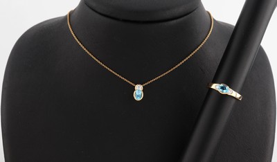 14 kt Gold Topas-Brillant-Schmuckset, GG 585/000, best. aus: 1 Ring, RW 55, ovalfacett.Blautopas ca. 0.40 ct, 2 Brillanten zus. ca. 0.16 (grav.) ...