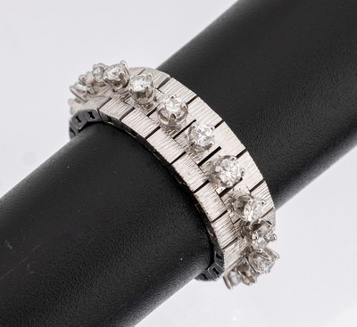 18 kt Gold Brillant-Ring, WG 750/000, 19 Brillanten zus. ca. 0.95 ct Weiß/si, ca. 10.4 g, RW 58