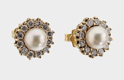 Paar 14 kt Gold Brillant-Perl-Ohrstecker, GG 585/000, mittig l. rosef. Akoyazuchtperle, D. ca. 6 mm, umgeben von 24 Brillanten zus. ca. 0.72 ct ...