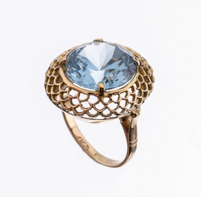 14 kt Gold Blautopas-Ring, um 1920, RG 585/000, mittiger rundfacett. Blautopas ca. 8.46 ct, Ringkopf mit feiner Durchbrucharbeit,RW 53, ca. 5.5 g