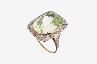 14 kt Gold Art Deco Farbstein-Diamant-Ring, um1920, GG/WG 585/000, Durchbrucharbeit, mittig ein ovalfacett. Grossular ca. 9.00 ct umgeben von ...