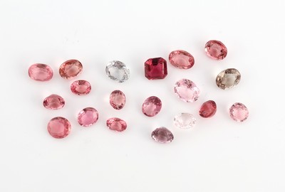 Lot 20 lose Turmaline, zus. ca. 8.4 ct, in versch. Formen, Größen und Farben