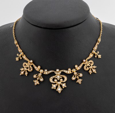 15 kt Gold Jugendstil Perl-Collier, wohl England um 1900, GG 625/000, Saatperlchenbesatz, rs. Rep.-stellen, vorderseitig nicht sichtbar, umklappbare ...