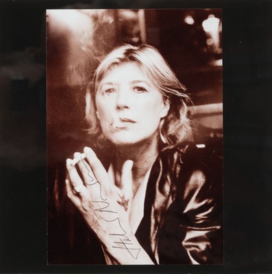 Helmut Newton, 1920-2004, Porträt Marianne Faithful, 1999, Foto-Abzug, handsigniert vom Künstler, 17,5x12,5 cm, unter Glas 33x33 cm