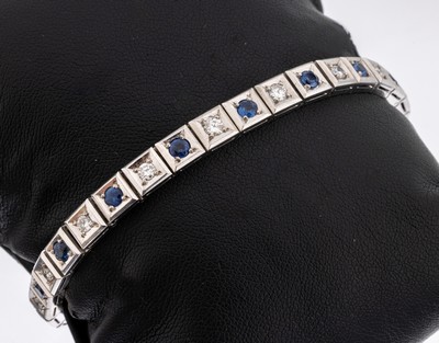 14 kt Gold Saphir-Brillant-Armband, WG 585/000, 15 Saphire zus. ca. 1.50 ct, 14 Brillanten zus. ca. 0.70 ct Weiß/si, ca. 22.9 g, L. ca. 18 cm, ...