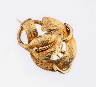 18 kt Gold Brosche, Schweden 1858, GG 750/000, blattförm. Element, verlaufende Goldkügelchen, reich floral grav., sign., ca. 8.8 g