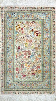 Hereke Seide, China, Mitte 20.Jhd., reine Naturseide, ca. 120 x 77 cm, ca. 1,0 Mio. Kn/qm, EHZ: 2