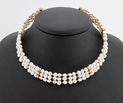 Collier de Chien/Halsreif mit Zuchtperlen, 3-rhg., barocke Zuchtperlen, 1 Perle fehlt, Zwischenglieder verg., flexibel gearbeitet, D.ca. 10 cm, ...