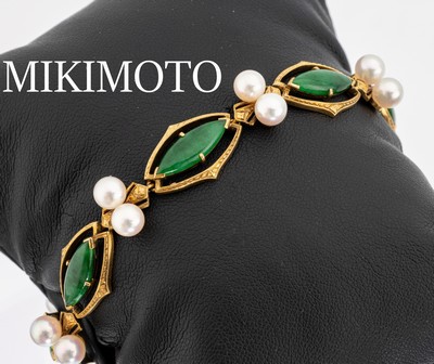MIKIMOTO Tokyo 14 kt Gold Jade-Zuchtperl- Armband, GG 585/000, sign. MIKIMOTO Tokyo, 12 Zuchtperlen D. ca. 5.6 mm, rosefarb. Lüster, 6 ...