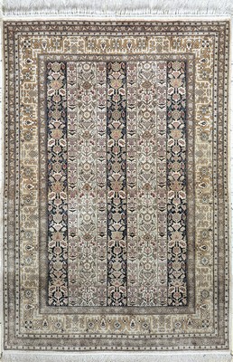 Ghom Seide, Persien, Mitte 20.Jhd, reine Naturseide, ca. 160 x 112 cm, EHZ: 2