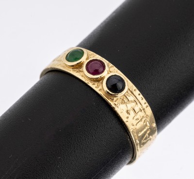 14 kt Gold Farbstein-Ring, GG 585/000, Ringkopf bes. mit einem Saphir-, Rubin- und Smaragd-cabochon zus. ca. 0.15 ct, Ringschulter grav., RW 61, ca. ...