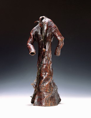 Eva Renee Nele, geb. 1932 Bronzeskulptur, Maltel, num. 2/12, monogrammiert, Ränder des Mantels teilweise mit Federn geschmückt, monogrammiert, ...