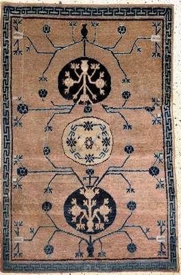 Antikes"Yarkand"Fragment, Ostturkestan, Anfang 19.Jhd, Wolle auf Baumwolle, ca. 138 x 92 cm, EHZ: 3
