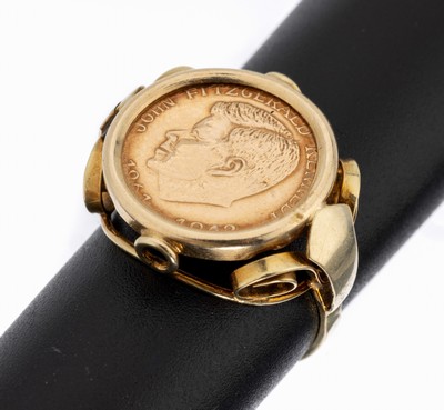 14 kt Gold Ring, GG 585/000, gefasste Goldmedaille, John Fitzgerald Kennedy, volutenförmige Unterkaderung, RW 56, ca. 4.3 g