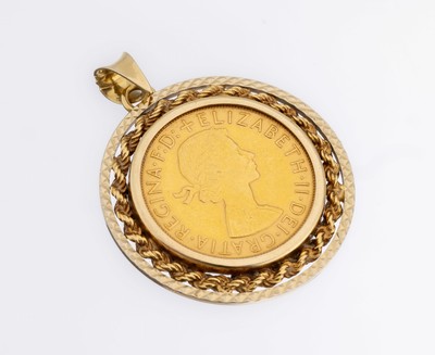 14 kt Gold Münz-Anhänger, GG 585/000, lose gefasste Goldmünze, Sovereign, England 1958, Elizabeth II, Rahmung gekordelt, ca. 13.5 g
