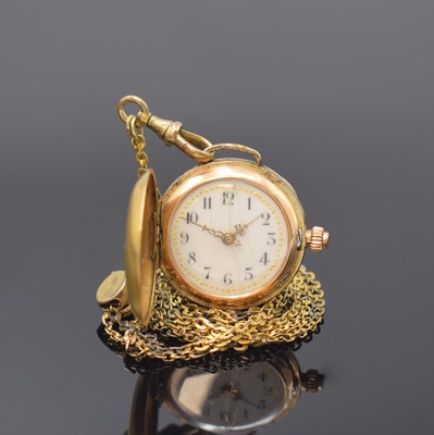 Kleine Savonette in GG 585/000 mit vergoldeter Kette, Schweiz um 1910, dell. 3 -Deckel Goldgeh. angel., Sprungdeckel m. 5 Diamanten, Cuvette m. ...