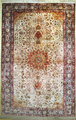 Istanbul Seide, Türkei, Anfang 20.Jhd, reine Naturseide, ca. 312 x 205 cm, verfärbt, EHZ: 2(Fleckig)