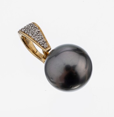 14 kt Gold Perl-Brillant-Clipanhänger, GG 585/000, bewegl. abgehängte Tahitizuchtperle, D. ca. 15 mm, Öse mit 20 Brillanten zus. ca. 0.12 ct ...
