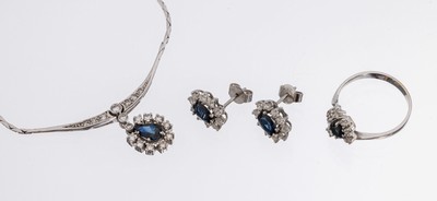 14 kt Gold Saphir-Diamant-Konvolut, WG 585/000, best. aus: 1x Collier, Saphirtropfen ca. 1.0 ct umgeben von 18 Brillanten zus. ca. 0.40 ct ...