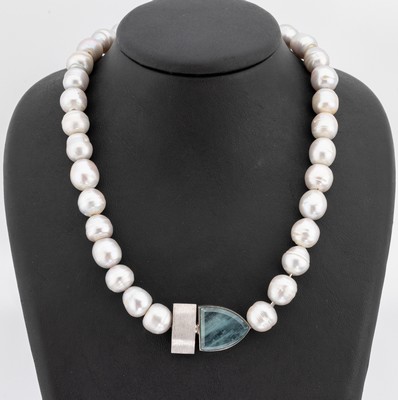 Zuchtperl-Collier mit Aquamarin -Schmuckschließe, 925er Silber, Süßwasserzuchtperlen, D. ca. 12-15 mm, Bajonetteschließe mit Aquamarin ca. 10 ...