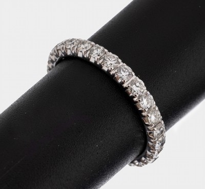 14 kt Gold Brillant-Memoryring, WG 585/000,26 Brillanten zus. ca. 1.32 ct (grav.) feines Weiß-Weiß/vs-si, RW 56, ca. 2.5 g