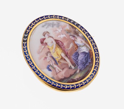 14 kt Gold Miniaturmalerei-Brosche, um 1880, GG 585/000, oval, mittig Emailmalerei, Darstellung von 2 Damen mit Putto und Tauben, umlaufendes ...