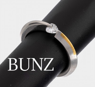 Platin und 18 kt Gold BUNZ Diamant-Ring, GG750/000 und Pt 950, Spannring, 1 Ringschulter mit GG Einlage, facett. Diamant-Herz ca. 0.30 ct (grav.) ...