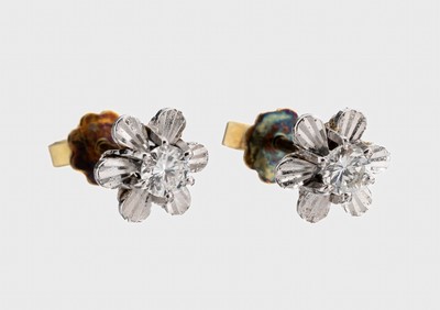 Paar 14 kt Gold Brillant-Ohrstecker, WG/GG 585/000, blütenf., 2 Brillanten zus. ca. 0.30 ct Weiß/vs