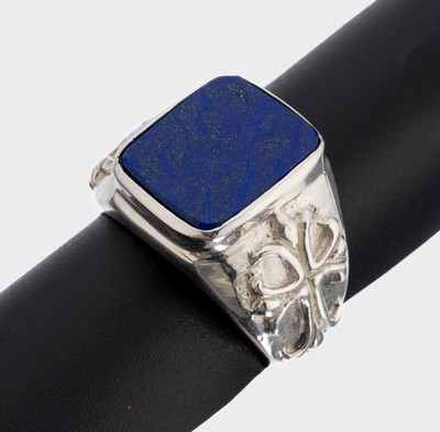 Lapislazuli-Siegelring, 925er Silber, rechteckige Lapislazuliplatte, ungrav., Ringschultern mit gotischem Kreuz grav., RW 63, ca. 12.6 g