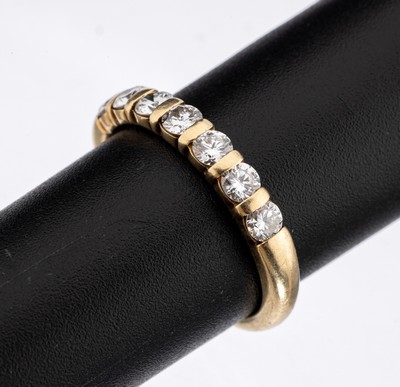 14 kt Gold Brillant-Ring, GG 585/000, 7 Brillanten zus. ca. 0.40 ct Weiß/si, RW 55, ca. 3.5 g