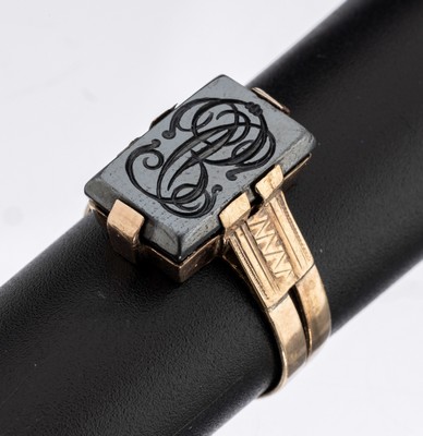 14 kt Gold Hämatit-Ring, um 1900, GG 585/000, rechteckiger Hämatit, grav. MonogrammCB oder BC ligiert, RW 58, ca. 5.5 g