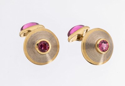 Paar 18 kt Gold Turmalin-Manschettenknöpfe, GG/WG 750/000, schwere qualitätvolle Verarbeitung, Oberfläche part. sat., 2 rundfacett. Turmaline und ...