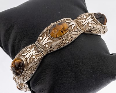 Tigeraugen-Armband, China 1950/60er Jahre, Silber, aufwändige Filigranarbeit, 5 Glieder mit 5 floral geschnittene Tigeraugen, L. ca. 20 cm, ...