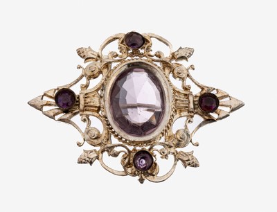 Amethyst-Brosche, Silber gepr., um 1890 -1900, geometrische Formsprache mit klassizistischen Einflüssen, 1 ovalfacett. und4 rundfacett. Amethyste, ...
