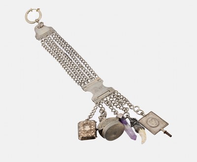 Biedermeier Charivari, um 1840-60, Silber gepr., 1 Medaillon-Anhänger, rs. mit freier Onyx-Platte min. besch., 1 Petschaft frei, Muschelmotiv, 1 ...