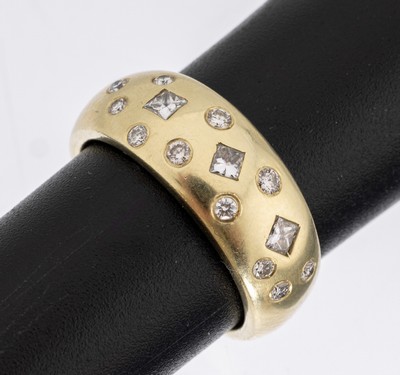 14 kt Gold Diamant-Ring, GG 585/000, 11 Brillanten und 3 Princess Cut Diamanten zus. ca. 0.30 ct Weiß/si, RW 50, ca. 7.5 g