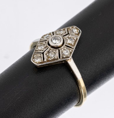14 kt Gold Art Deco Diamant-Ring, um 1930, GG 585/000, rautenf. Ringkopf, durchbrochen gearbeitet, 1 Brillant und 8 8/8-Diamanten zus. ca. 0.12 ct ...