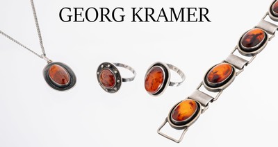 GEORG KRAMER Bernstein-Konvolut, um 1950, 835er Silber, bestehend aus: Armband, L. ca. 19 cm, Brosche Seestern, D. ca. 4.0 cm, 2 Ring, (1x unsign.) ...