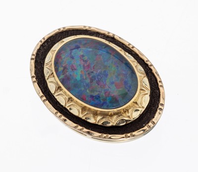 14 kt Gold Opal-Anhänger/Brosche, GG 585/000, z.T. geschwärzt, ovale Opaltriplette,Fassung graviert, ca. 2.8 x 2.0 cm, ca. 8.9 g