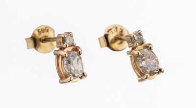 Paar 14 kt Gold Brillant-Ohrstecker, GG 585/000, 2 Brillanten zus. ca. 0.77 ct very light yellow/vs-si, AIG Expertise anbei, ca. 1.47 g