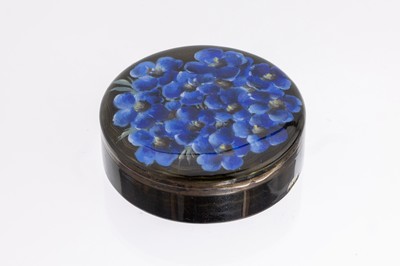 Deckeldose, um 1920, 935er Silber, innenvergoldet, Stiefmütterchen, deutsch, min.best. unten am Rand, D ca. 6 cm, H ca. 1.8 cm