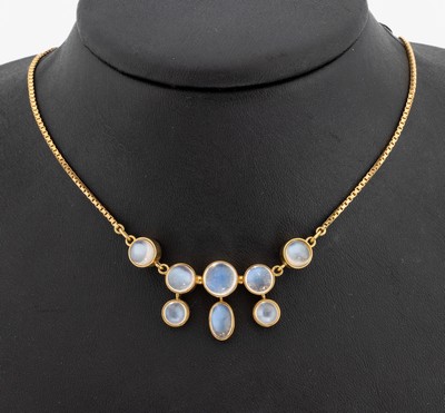 18 kt Gold Mondstein-Collier, GG 750/000, um 1940, 8 Mondsteincabochons, ca. 13.6 g, bewegl. Abhängungen, L. ca. 40 cm, Karabinerschließe
