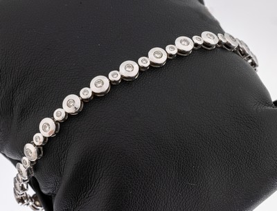 14 kt Gold Brillant-Linienarmband, WG 585/000, 46 Brillanten zus. ca. 1.83 ct Weiß/p1, L. ca. 19 cm, Kastenschloss mit Sicherheitsbügel, ca. 12.2 ...