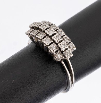 18 kt Gold Brillant-Ring, WG 750/000, 19 Brillanten zus. ca. 0.095 ct Weiß/p, ca. 3.8 g, RW 55
