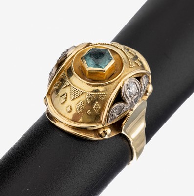 14 kt Gold Aquamarin-Diamant-Ring, um 1930, GG 585/000, deutsch, mit Granulaten in Rauten und Dreiecken, seitl. 2 in WG gefasste Brillanten und 4 ...