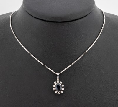 14 kt Gold Saphir-Diamant-Anhänger, WG 585/000, mittig ovalfacett. Saphir ca. 0.30 ct(grav.), umgeben von 10 8/8-Diamanten zus. ca.0.05 ct Weiß/p, ...