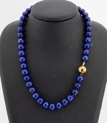 Lapislazuli-Collier, 44 Lapislazulikugeln ca. 9.6 mm, Kugelschließe GG 585/000, L. ca. 46 cm